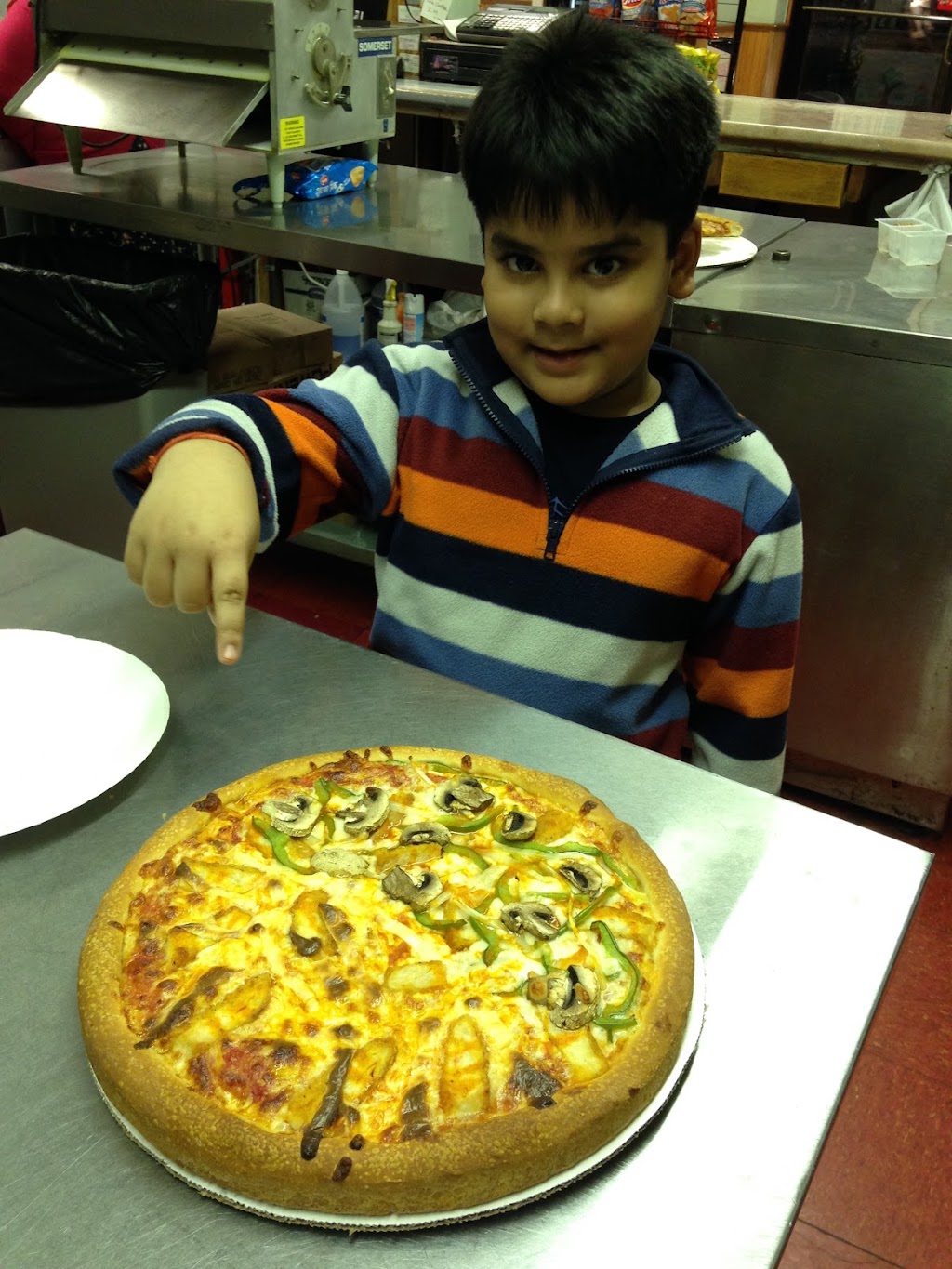Freddys Pizza & Grinders | 552 Main St, Cromwell, CT 06416 | Phone: (860) 635-9677
