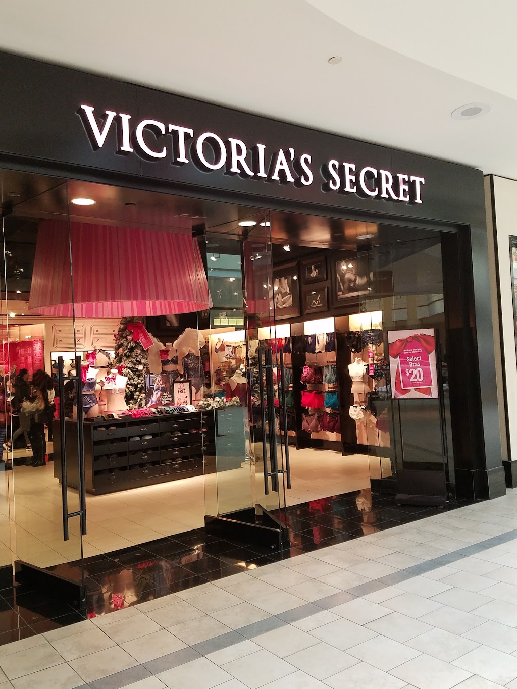 Victorias Secret | Livingston mall, 112 Eisenhower Pkwy #1060, Livingston, NJ 07039 | Phone: (973) 992-1650