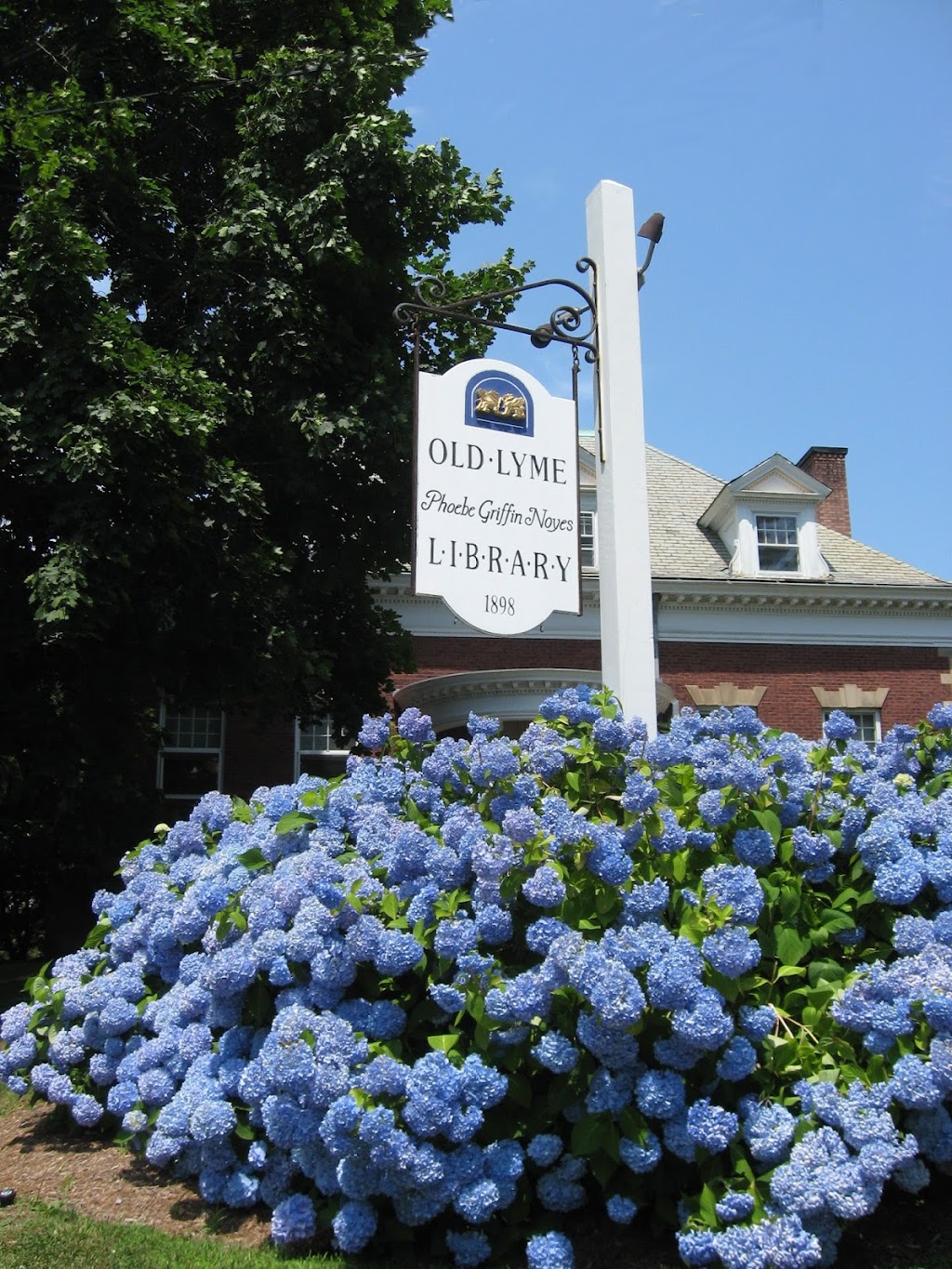 Old Lyme-Phoebe Griffin Noyes Library | 2 Library Ln, Old Lyme, CT 06371 | Phone: (860) 434-1684