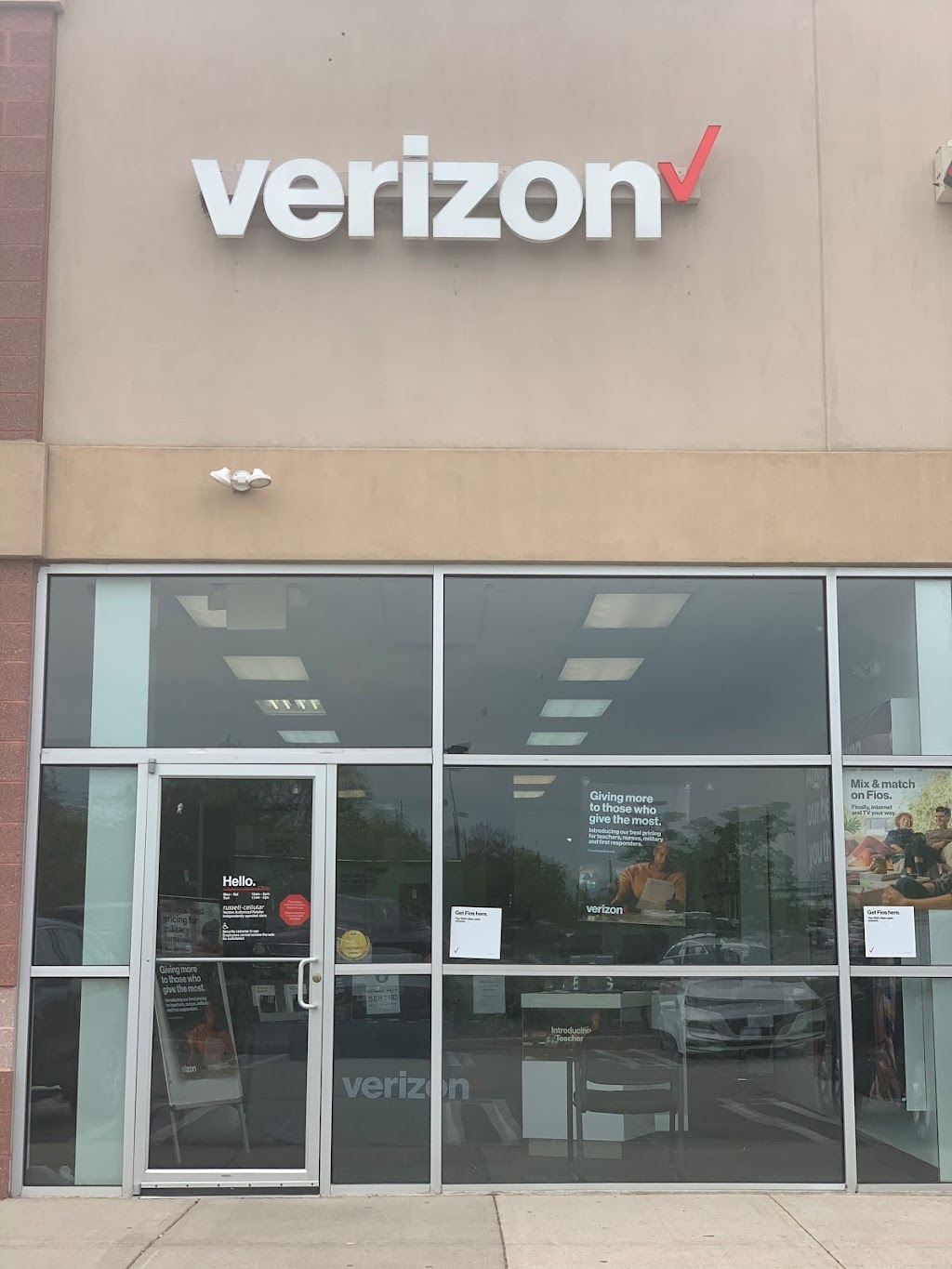 Verizon Authorized Retailer - Russell Cellular | 454 Kinderkamack Rd, Emerson, NJ 07630 | Phone: (201) 483-8858