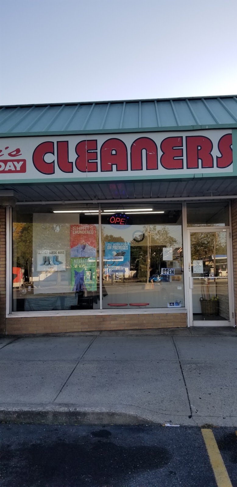 Lees Cleaners | 1209 Grand Ave, Baldwin, NY 11510 | Phone: (516) 483-4605