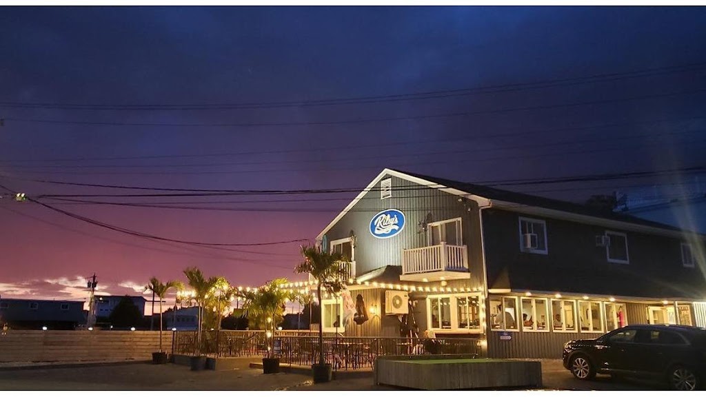 Rileys by the Sea | 14 Beach Dr, Stratford, CT 06615 | Phone: (203) 693-9255