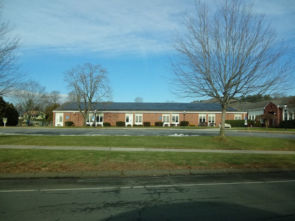 Center School | 49 Main St, Ellington, CT 06029 | Phone: (860) 896-2315