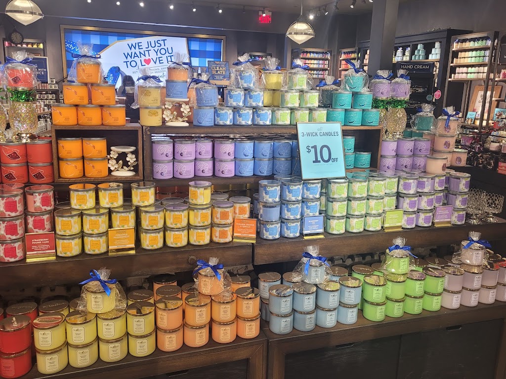 Bath & Body Works | 2845 Center Valley Pkwy, Center Valley, PA 18034 | Phone: (484) 705-1418