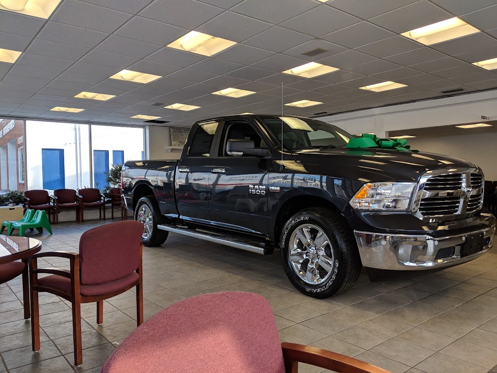 Roberts Chrysler Dodge RAM Fiat | 120 S Broad St, Meriden, CT 06450 | Phone: (203) 235-1667