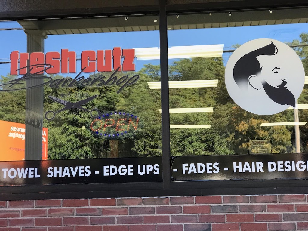 Fresh Cutz Barbershop | 2551 Whitney Ave, Hamden, CT 06518 | Phone: (203) 507-2115