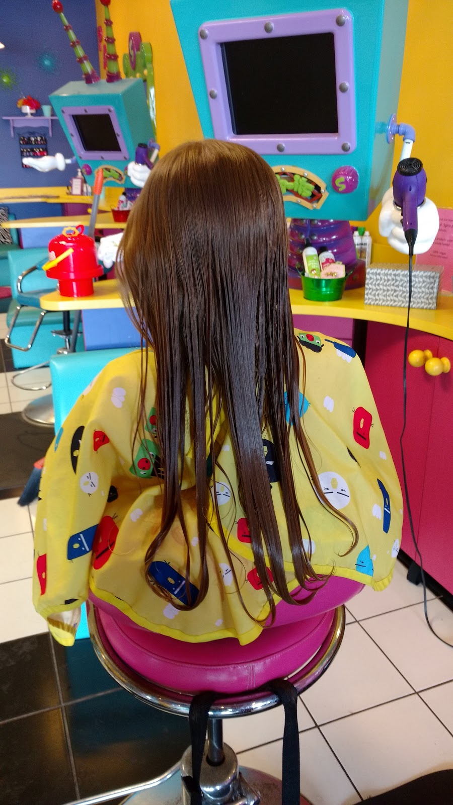 Snip-its Haircuts for Kids | 405 Queen St, Southington, CT 06489 | Phone: (860) 621-6762