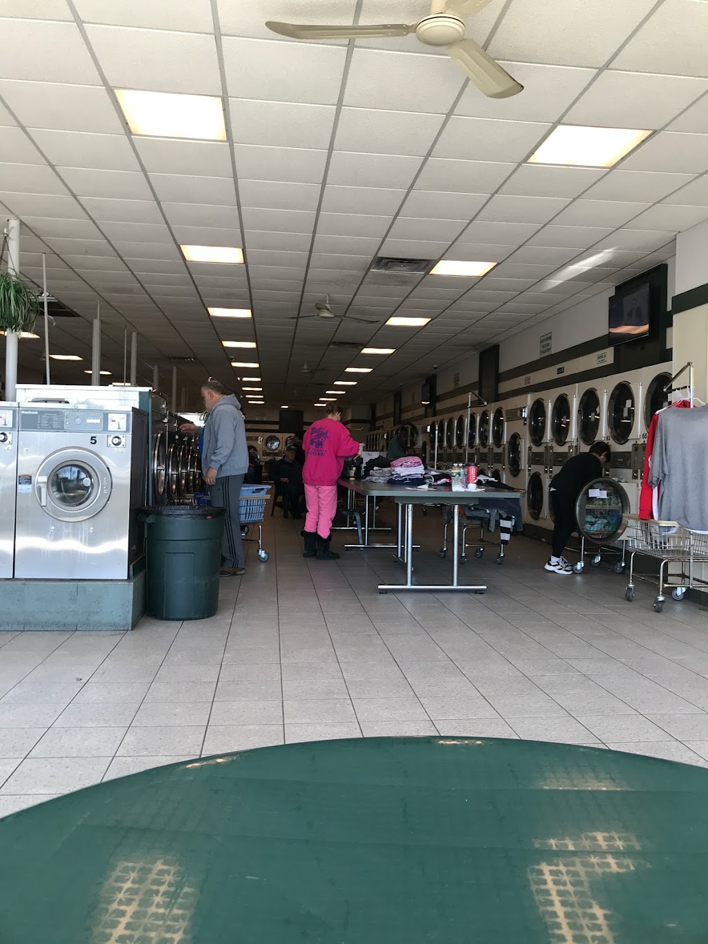 Kings Park Laundromat Inc | 141 Main St, Kings Park, NY 11754 | Phone: (631) 269-5086