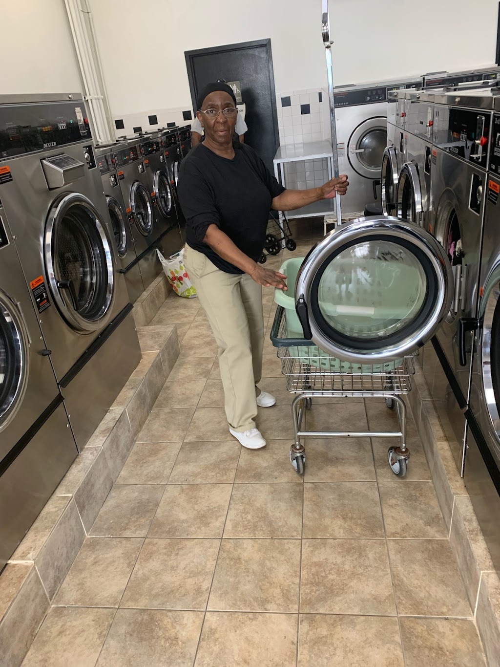 Linden Laundry World | 1600 E St Georges Ave #8, Linden, NJ 07036 | Phone: (908) 925-7130