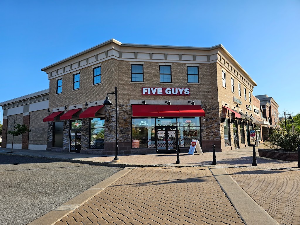 Five Guys | 600 Town Centre Dr Suite D101, Glen Mills, PA 19342 | Phone: (484) 301-3625