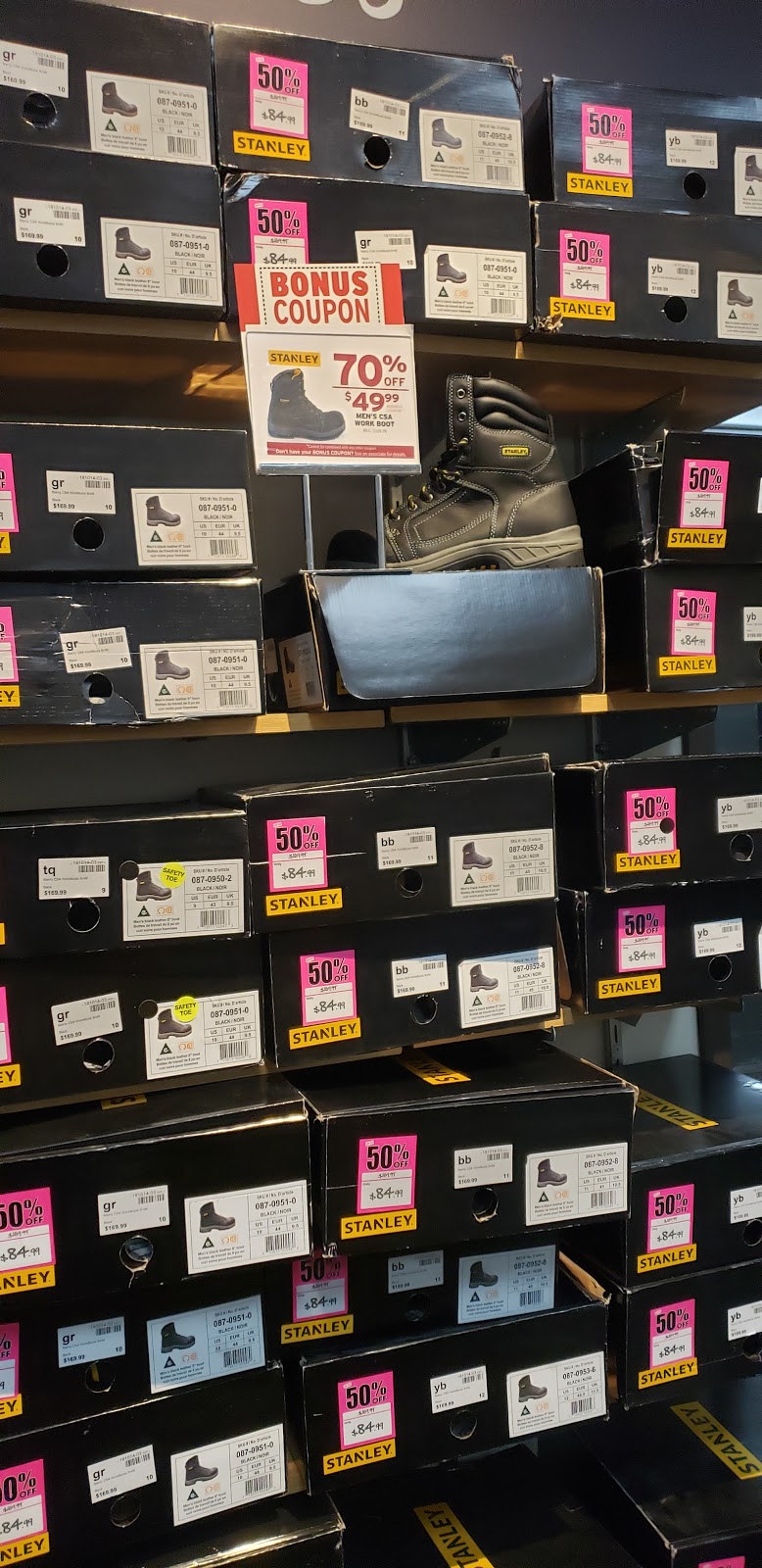 Bobs Stores Footwear & Apparel | 135-187 Sunrise Hwy, West Islip, NY 11795 | Phone: (631) 587-5000