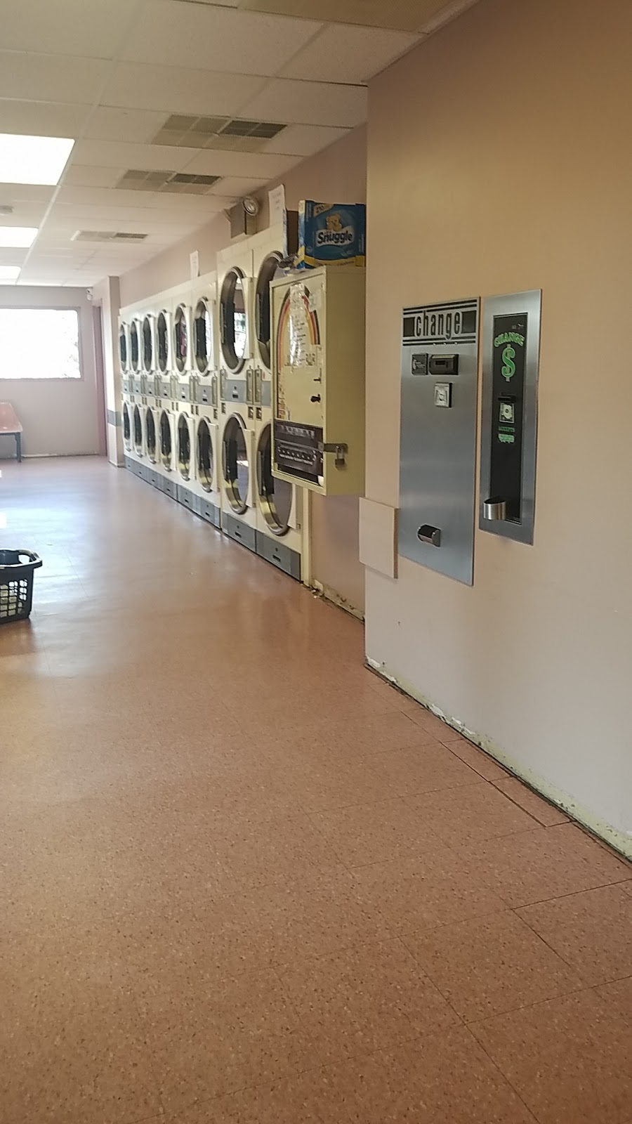 Schmookys Laundromat & Dry Cleaners | 120 Main St N, Trumbauersville, PA 18970 | Phone: (215) 536-9948