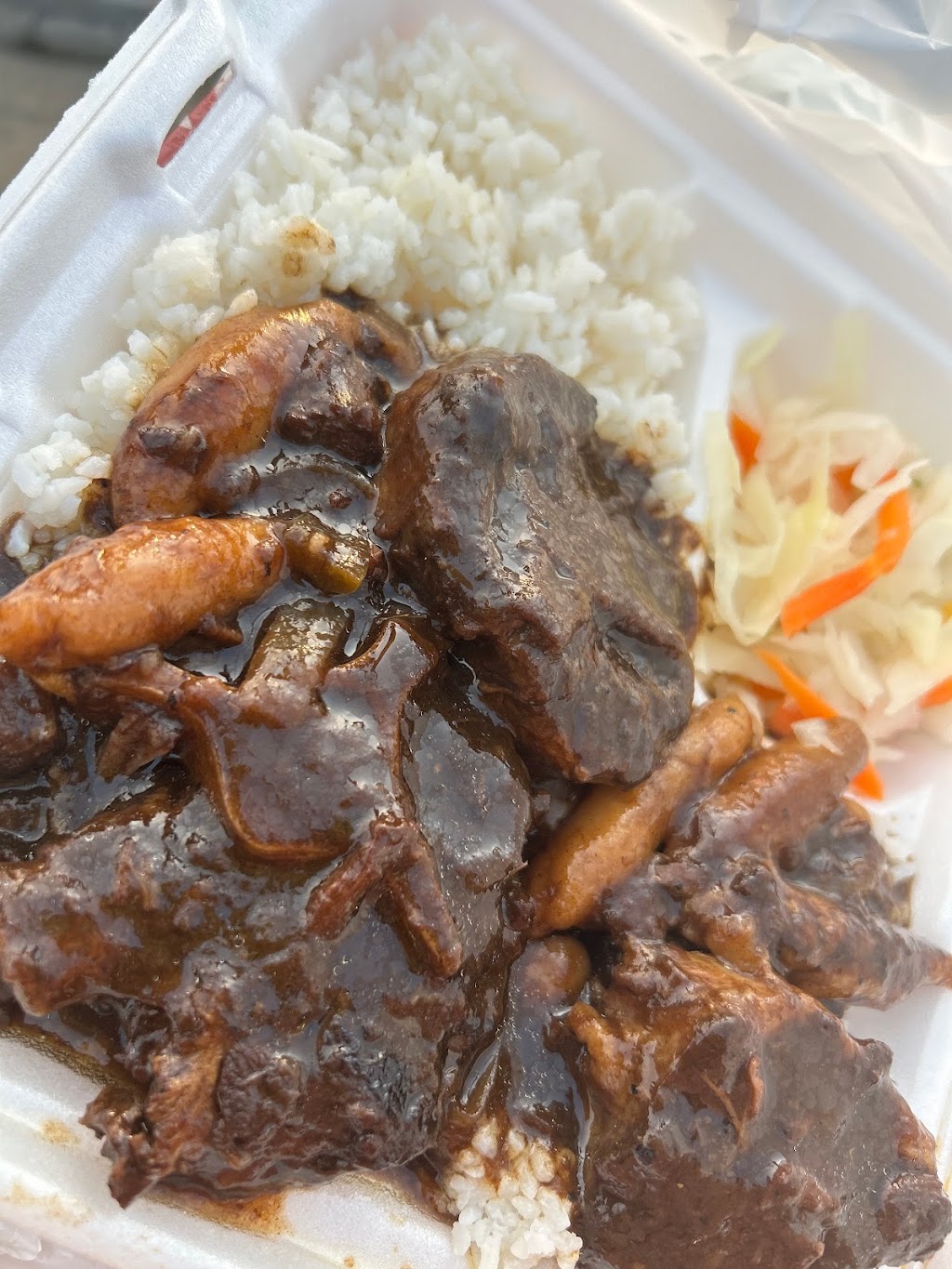 Dutch Pot Jamaican Restaurant | 700 Burnside Ave, East Hartford, CT 06108 | Phone: (860) 904-7360