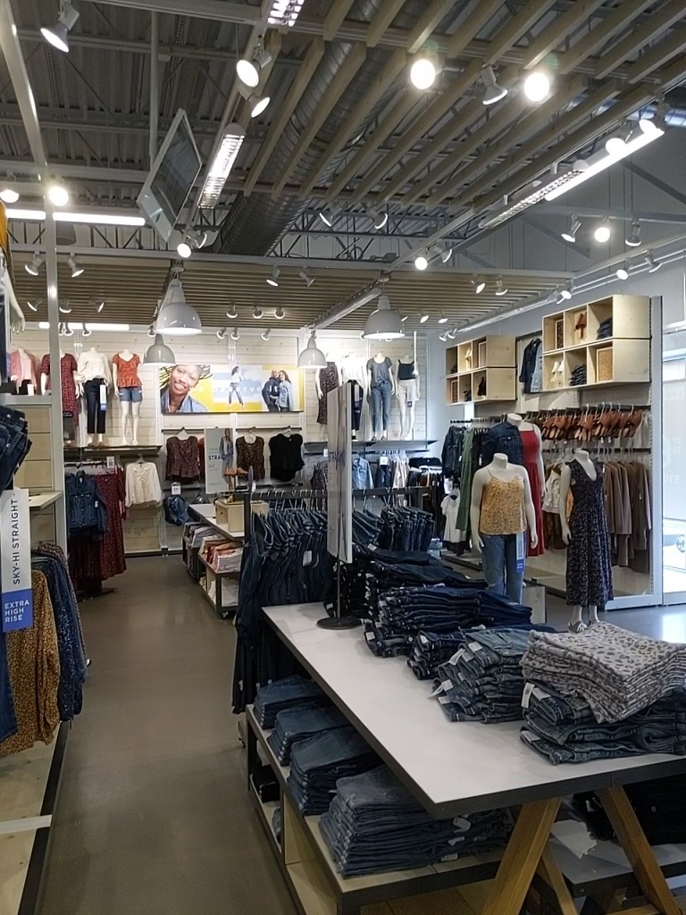 Old Navy Outlet | 18 Lightcap Rd SUITE 789, Pottstown, PA 19464 | Phone: (610) 327-2013