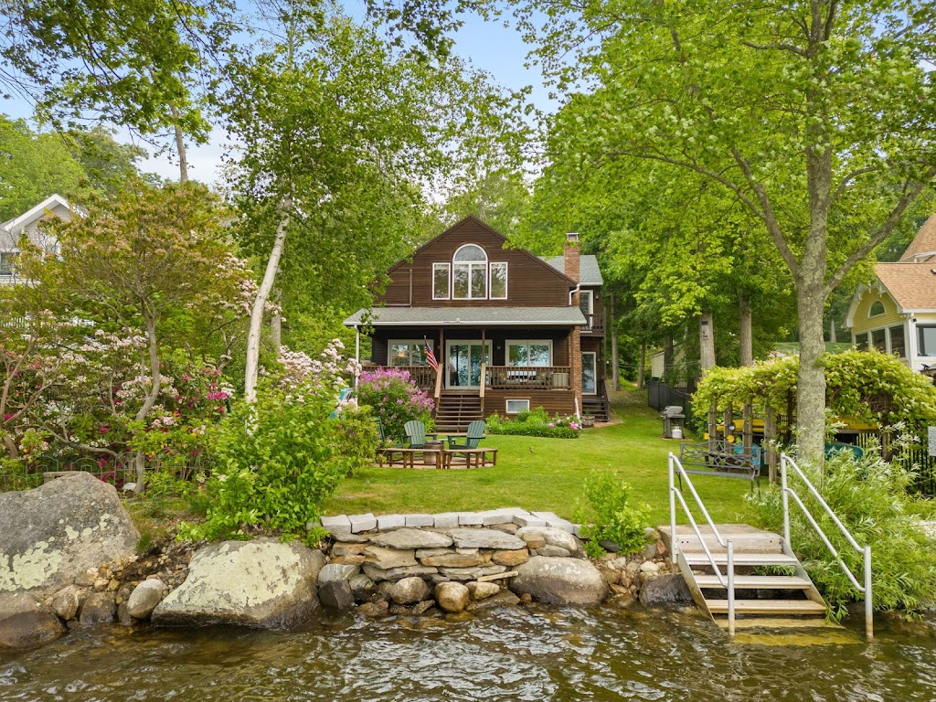 Lakeside Ferns Vacation Home | 29 Spellman Point Rd, East Hampton, CT 06424 | Phone: (949) 887-7519
