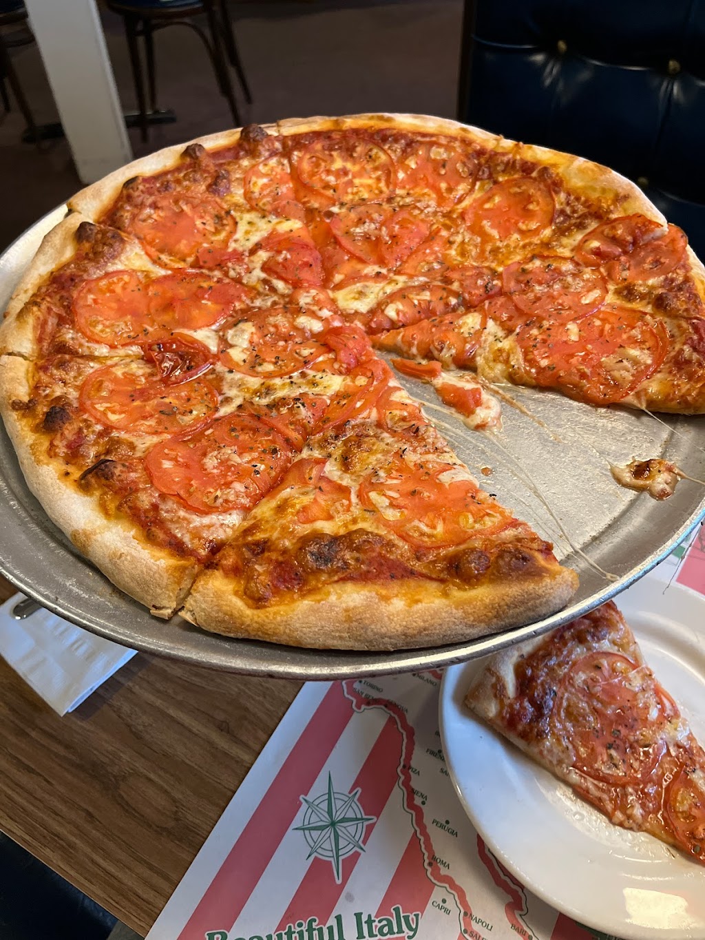Vinnys Pizza Family Restaurant | 30 Huntington Turnpike, Bridgeport, CT 06610 | Phone: (203) 366-6616