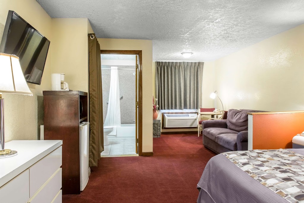 Rodeway Inn & Suites Branford - Guilford | 81 Leetes Island Rd, Branford, CT 06405 | Phone: (203) 884-6009