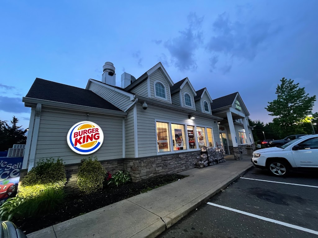 Burger King | 3705 Middle Country Rd, Calverton, NY 11933 | Phone: (631) 369-2416