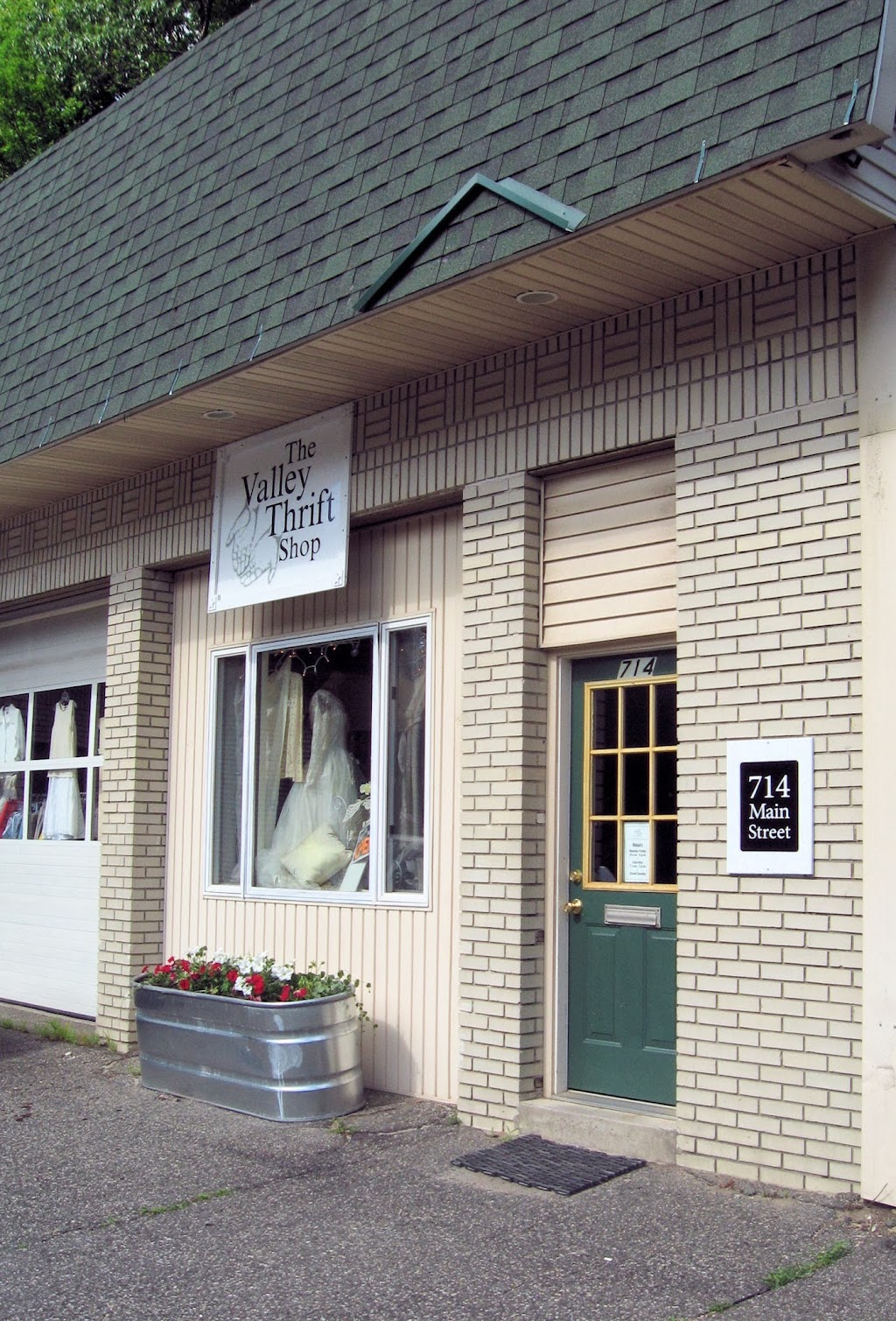 Valley Thrift Shop Inc | 714 Main St, Winsted, CT 06098 | Phone: (860) 379-2390