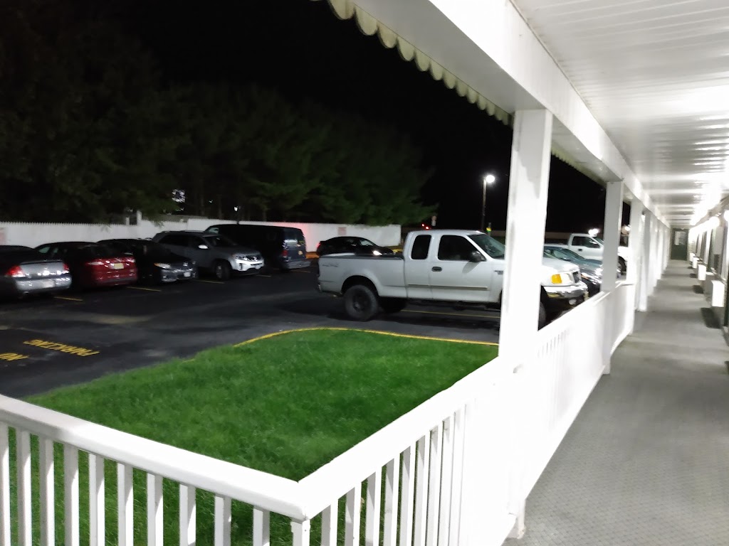 Highlander Motor Inn | 304 E White Horse Pike, Galloway, NJ 08205 | Phone: (609) 652-3344