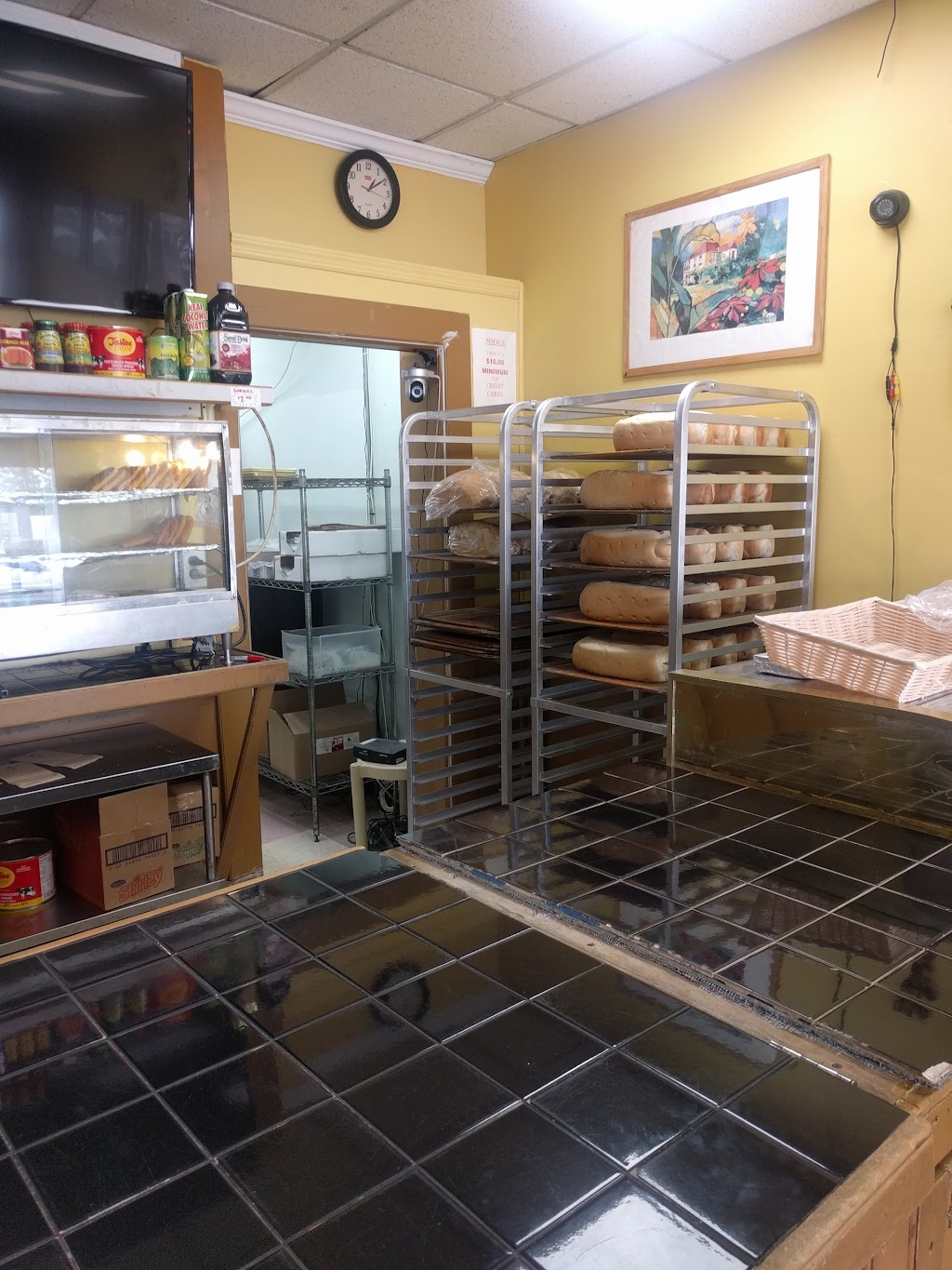 Georges Jamaican Bakery | 1175 Grand Ave, Baldwin, NY 11510 | Phone: (516) 489-8611