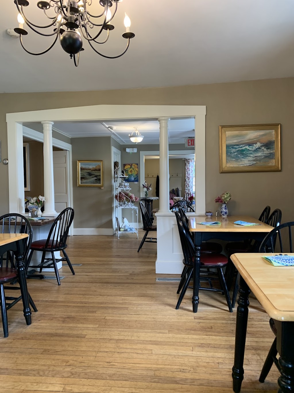Monets Table Restaurant | 167 Tolland Stage Rd, Tolland, CT 06084 | Phone: (860) 875-7244