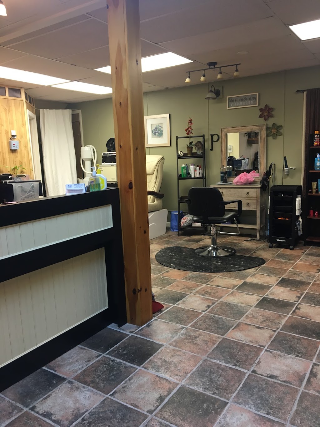 Heads Up Salon | 22 E Pennsylvania Ave #1, Pen Argyl, PA 18072 | Phone: (610) 863-3776