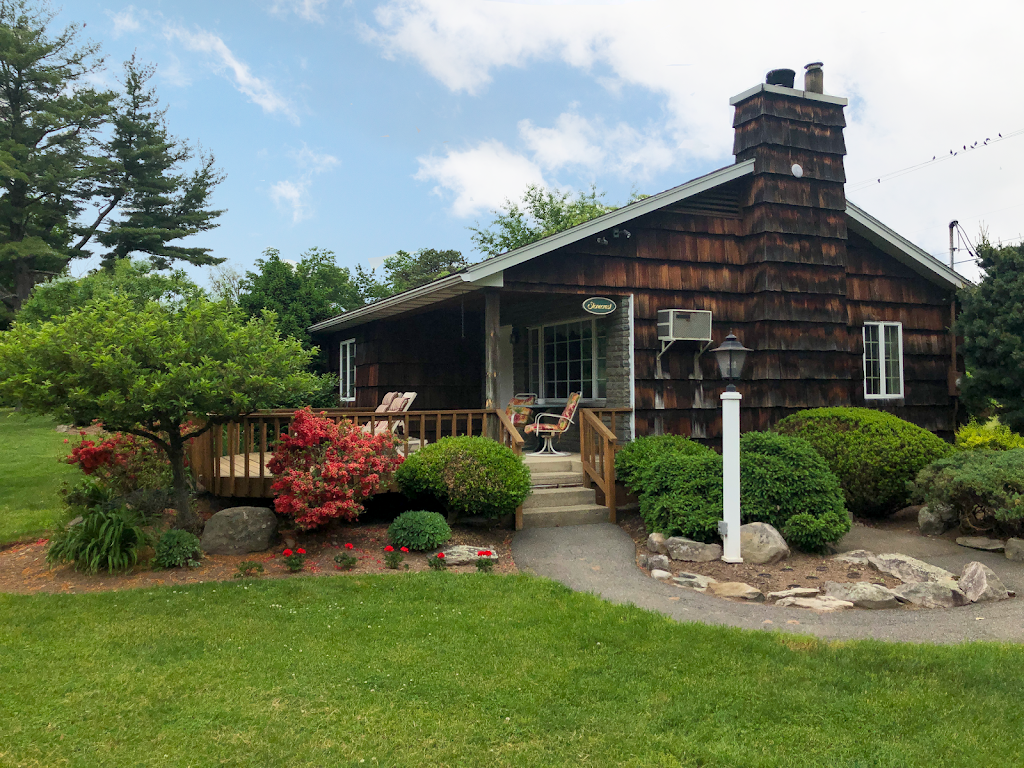 Crescent Lodge & Country Inn | 5854 Paradise Valley Rd, Cresco, PA 18326 | Phone: (570) 595-7486
