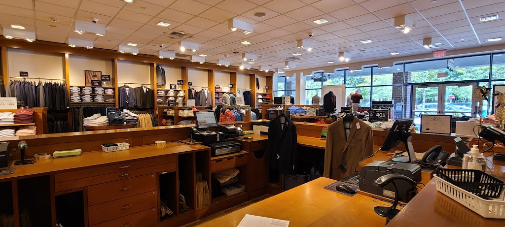 Brooks Brothers | 805 Tanger Mall Dr Suite 805, Riverhead, NY 11901 | Phone: (631) 369-2874