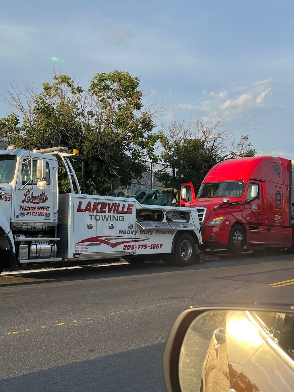 Lakeville Towing | 330 Candlewood Lake Rd, Brookfield, CT 06804 | Phone: (203) 942-1324