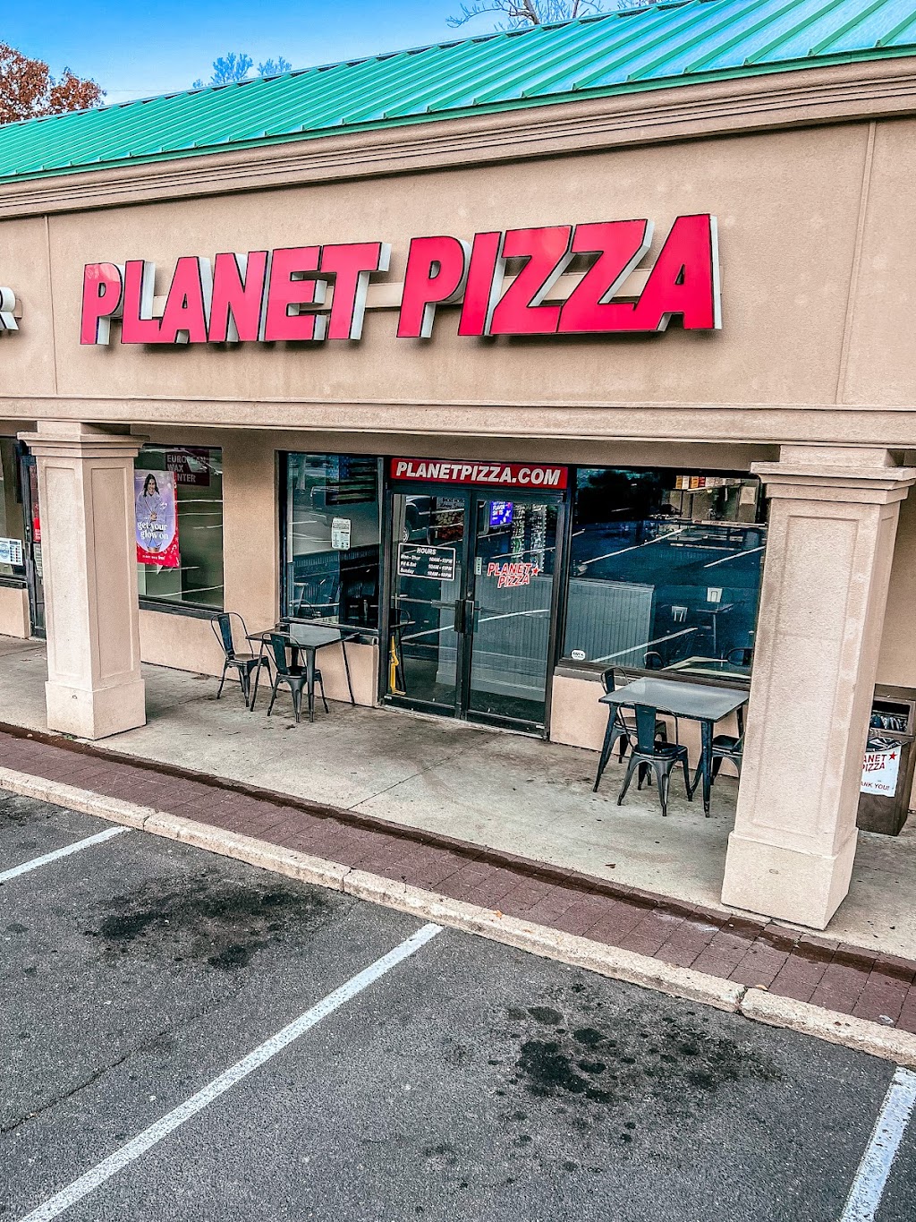 Planet Pizza Norwalk | 607 Main Ave, Norwalk, CT 06851 | Phone: (203) 846-8600