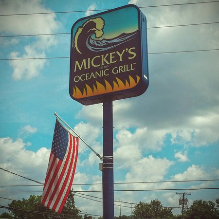 Mickeys Oceanic Grill | 119 Pitkin St, East Hartford, CT 06108 | Phone: (860) 528-6644