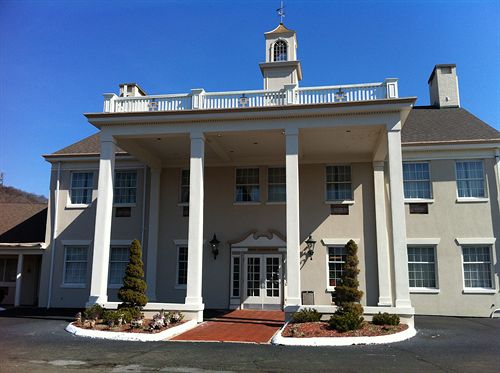 New Haven Inn | 100 Pond Lily Ave, New Haven, CT 06525 | Phone: (203) 387-6651