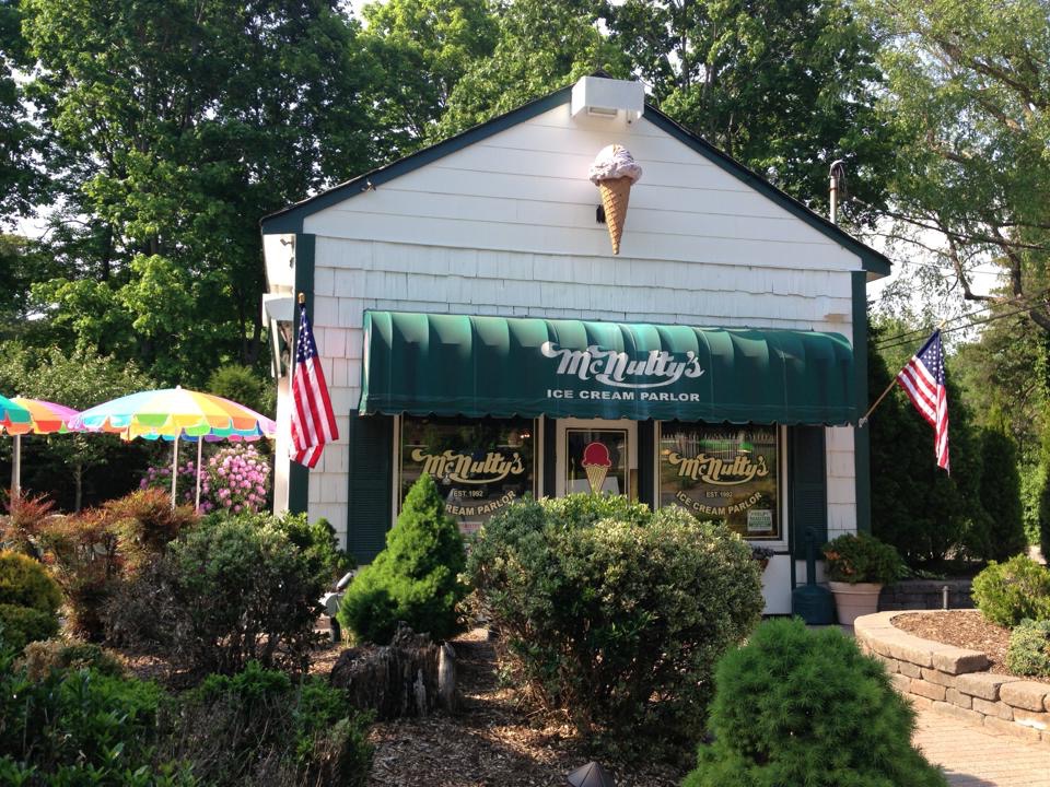 McNultys Ice Cream Parlor | 153 N Country Rd, Miller Place, NY 11764 | Phone: (631) 474-3543