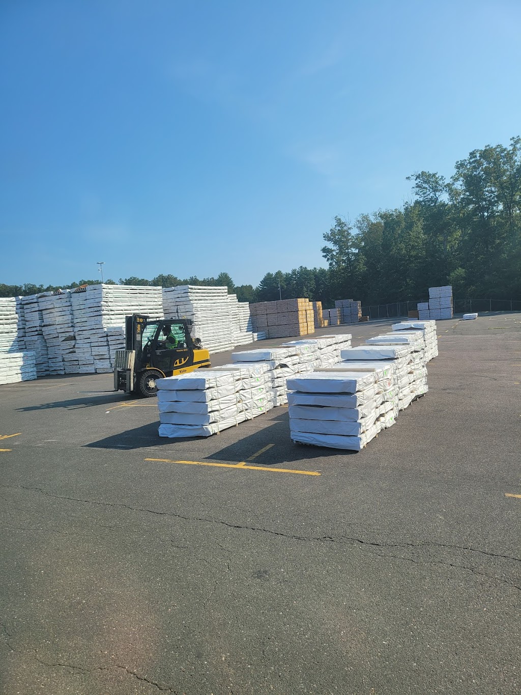 Lowes Flatbed Distribution Center - 1432 | 180 Servistar Industrial Way, Westfield, MA 01085 | Phone: (413) 788-3400