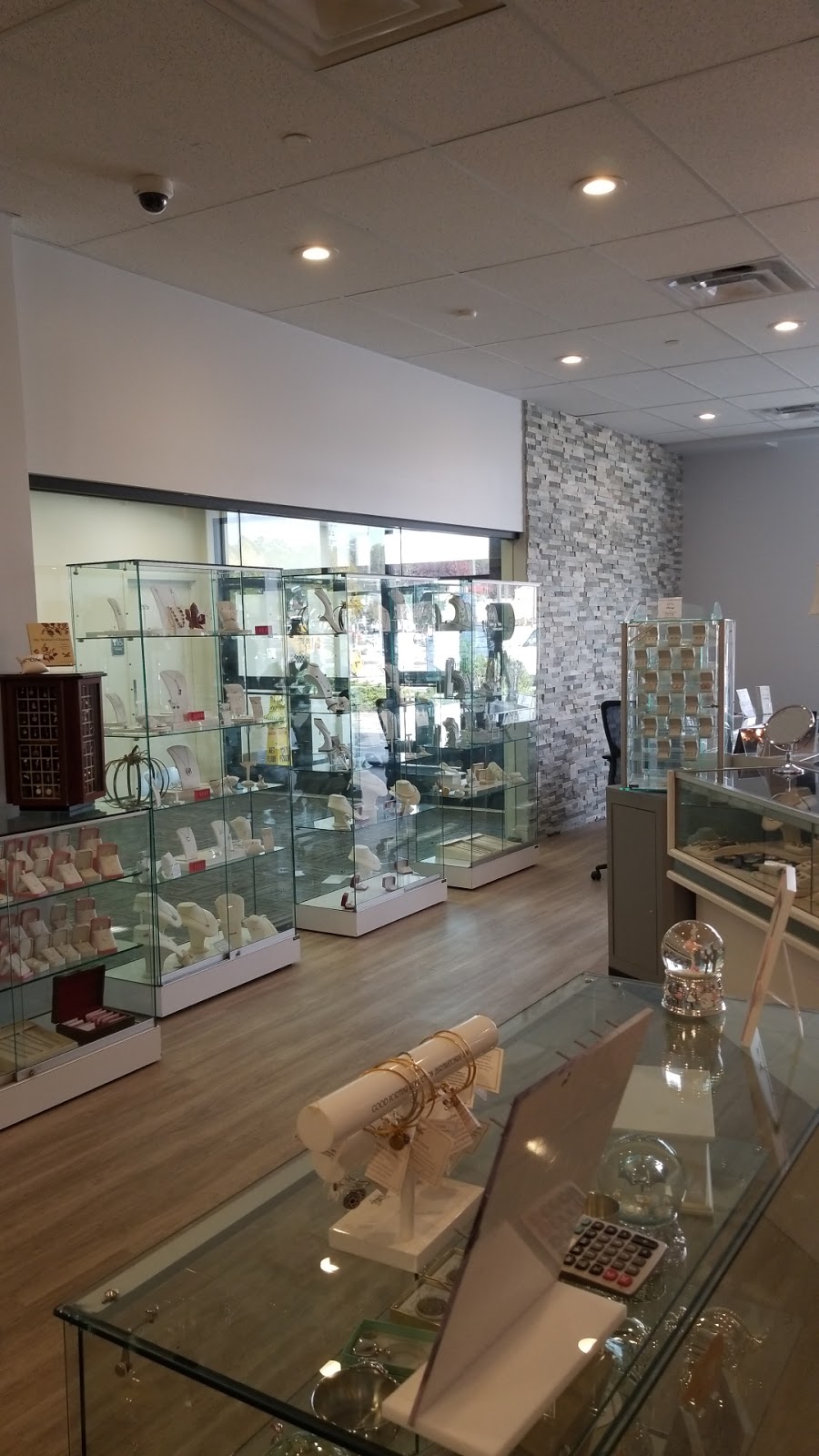 DeS Jewelers | 2600 South Rd, Poughkeepsie, NY 12603 | Phone: (845) 452-0026