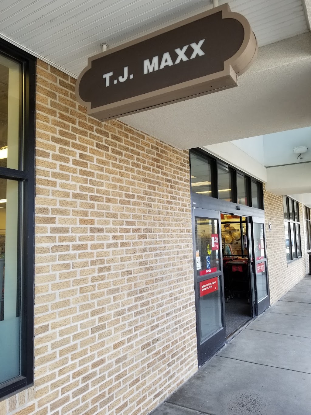 T.J. Maxx | 100 Main St S, Southbury, CT 06488 | Phone: (203) 267-3187