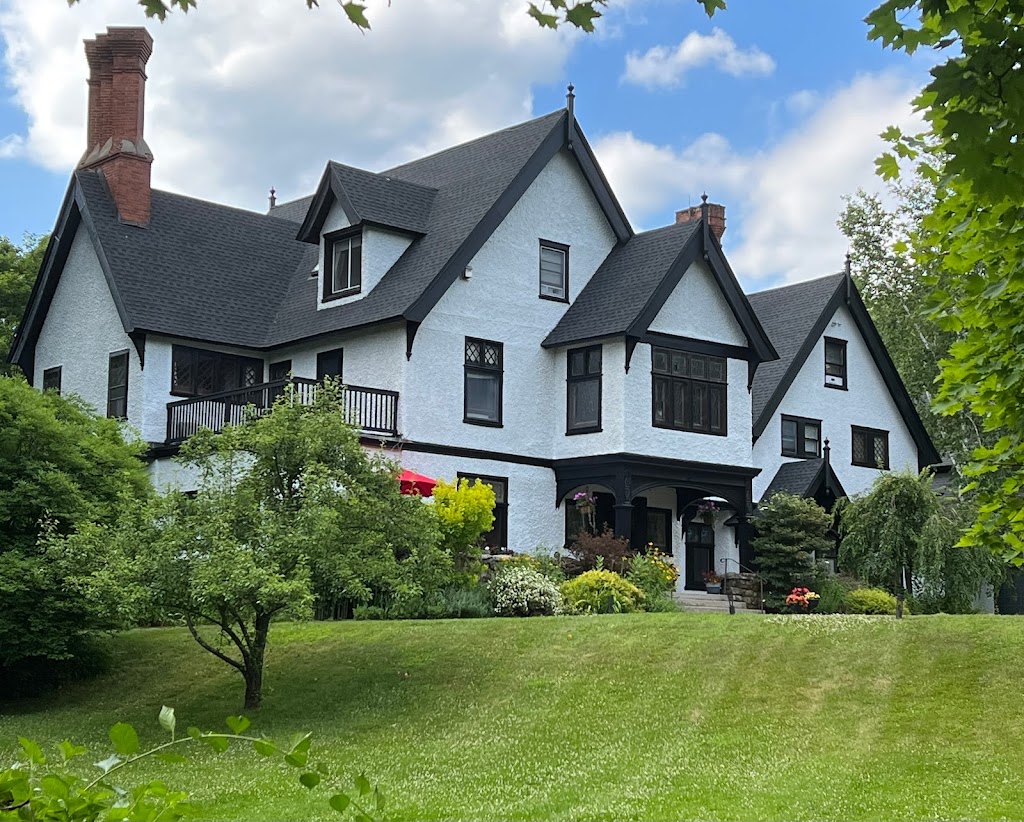 Manor House Inn | 69 Maple Ave #1104, Norfolk Historic District, CT 06058 | Phone: (860) 542-5690