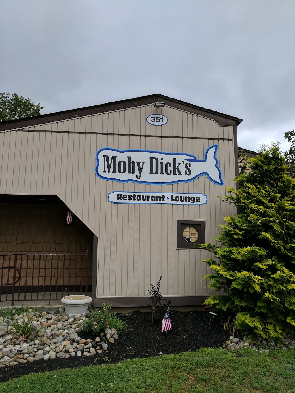 Moby Dicks Restaurant Lounge | 351 West Ave, Sewaren, NJ 07077 | Phone: (732) 634-7572