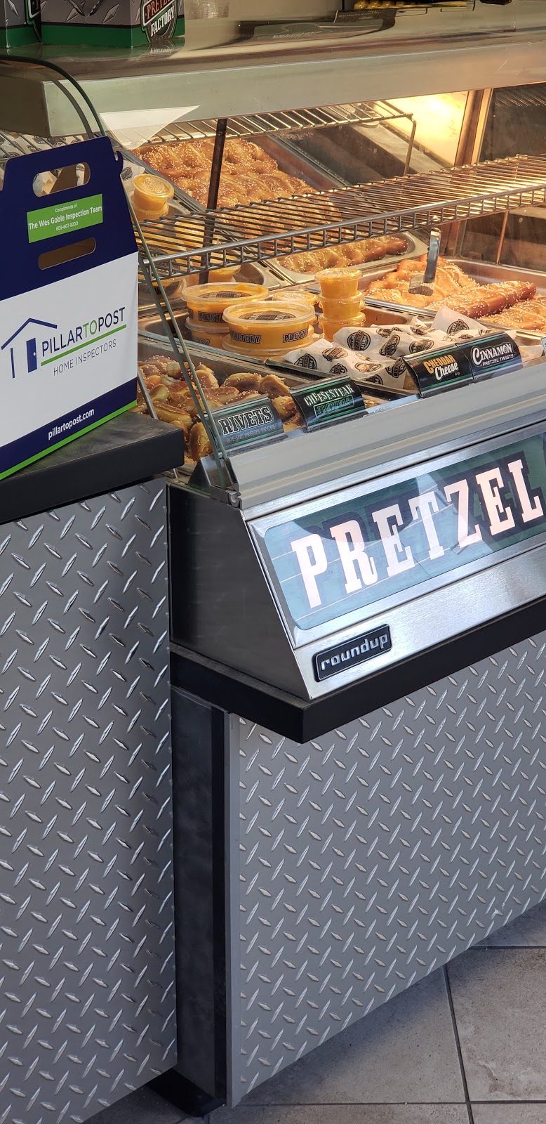 Philly Pretzel Factory | 412 E Bay Ave, Manahawkin, NJ 08050 | Phone: (609) 489-0009