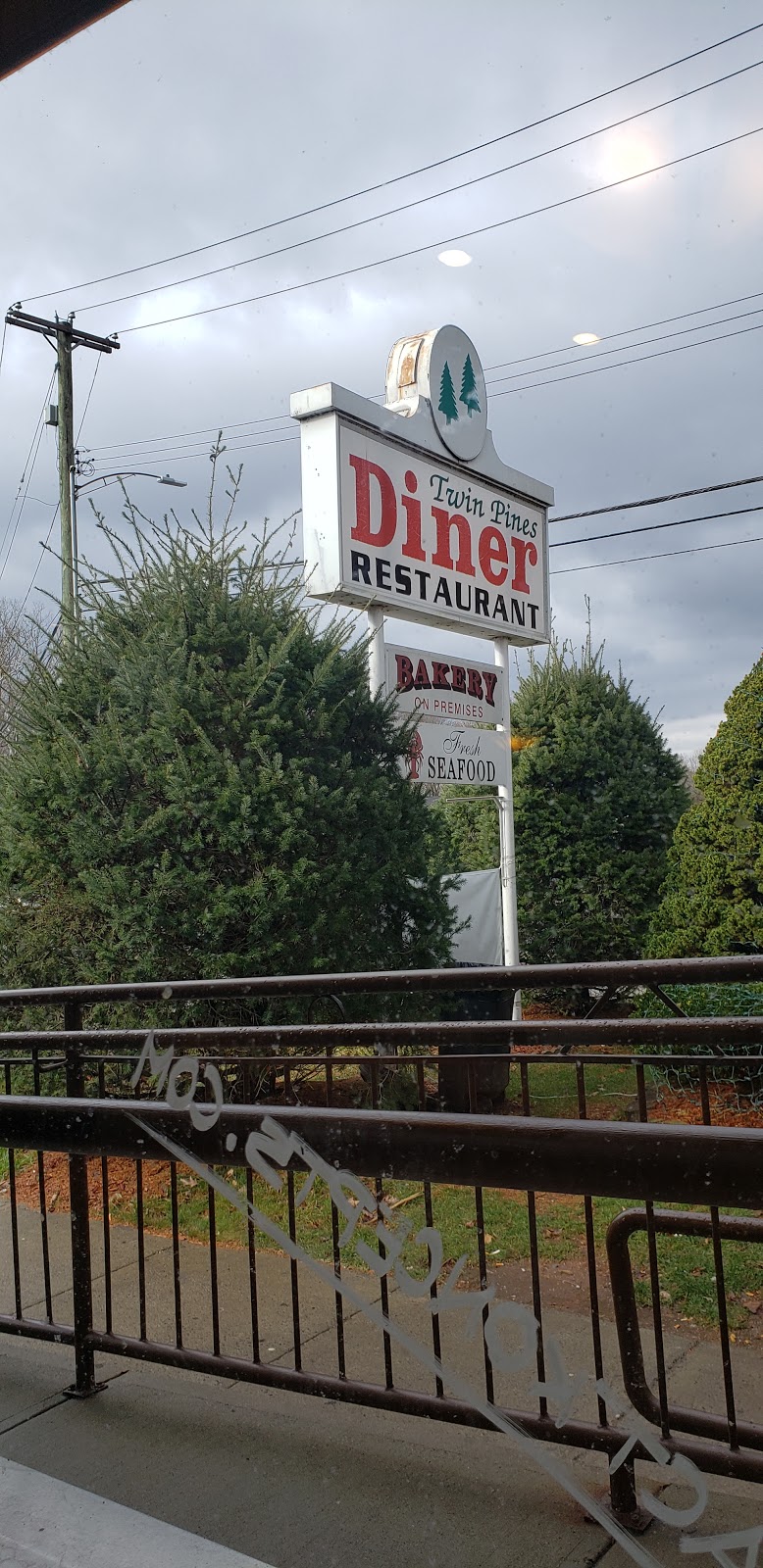 Twin Pines Diner Restaurant | 34 Main St, East Haven, CT 06512 | Phone: (203) 468-6887