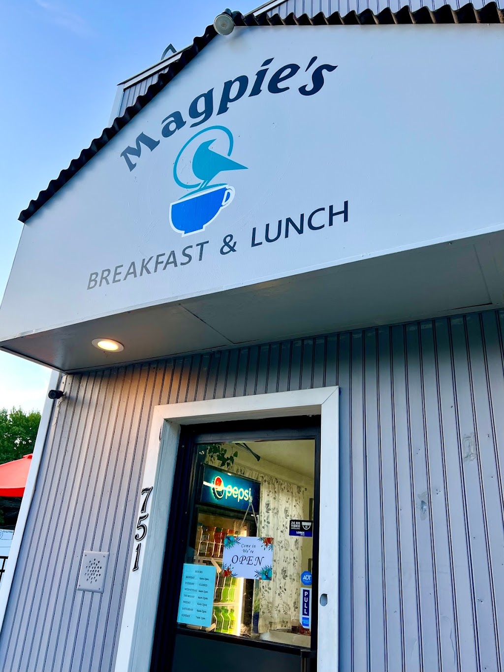 Magpies | 751 Terryville Ave, Bristol, CT 06010 | Phone: (860) 973-3320