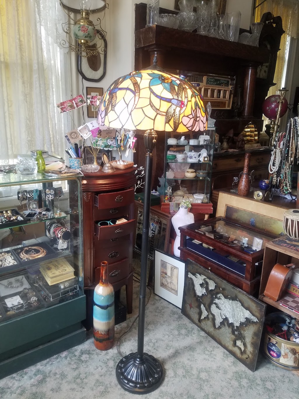 Fabulous Finds Arts and Antiques | 16 Greenwich St, Belvidere, NJ 07823 | Phone: (732) 771-6089