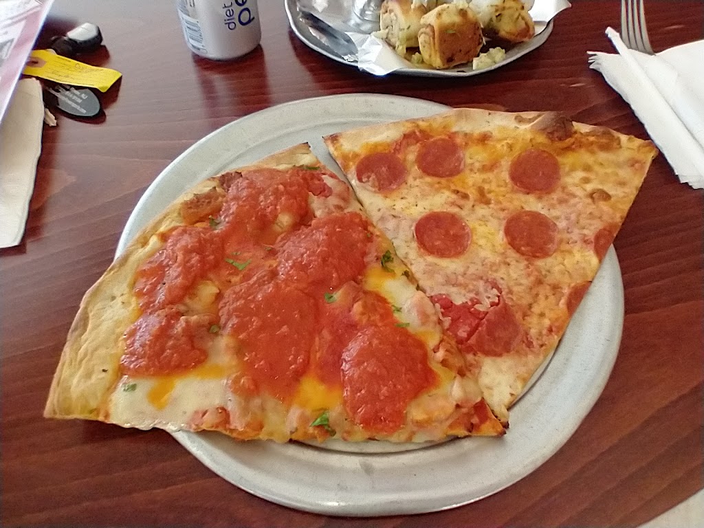 Lindas Pizza and Italian Restaurant Manchester, N.J. | 1900 NJ-37, Manchester Township, NJ 08759 | Phone: (732) 941-4150