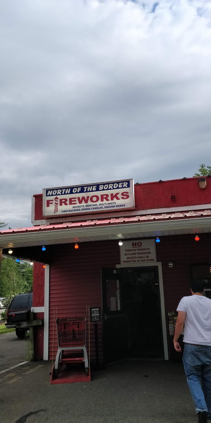 North of the Border Fireworks | 125 Welwood Ave, Hawley, PA 18428 | Phone: (570) 226-5111