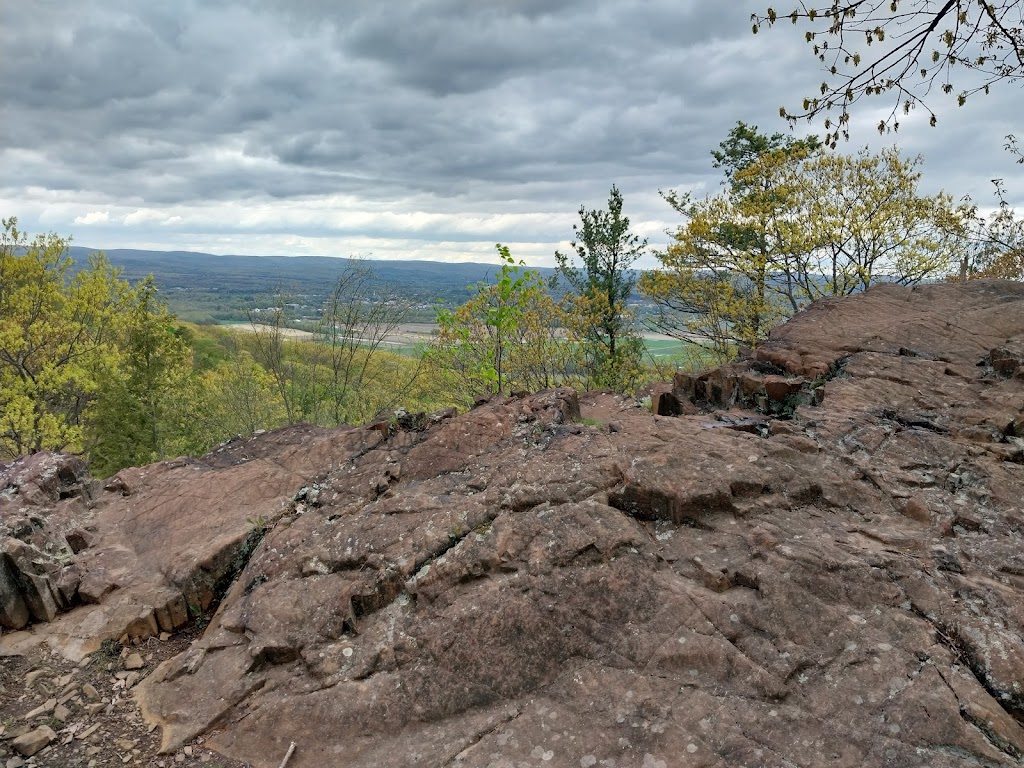 Taylors Notch Trailhead | 39 Hockanum Rd, Hadley, MA 01035 | Phone: (413) 253-2883