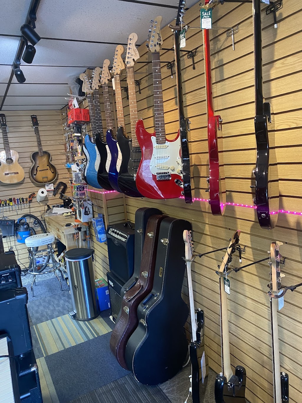 The Guitar Shop | 5985 US-9, Howell Township, NJ 07731 | Phone: (732) 942-9500