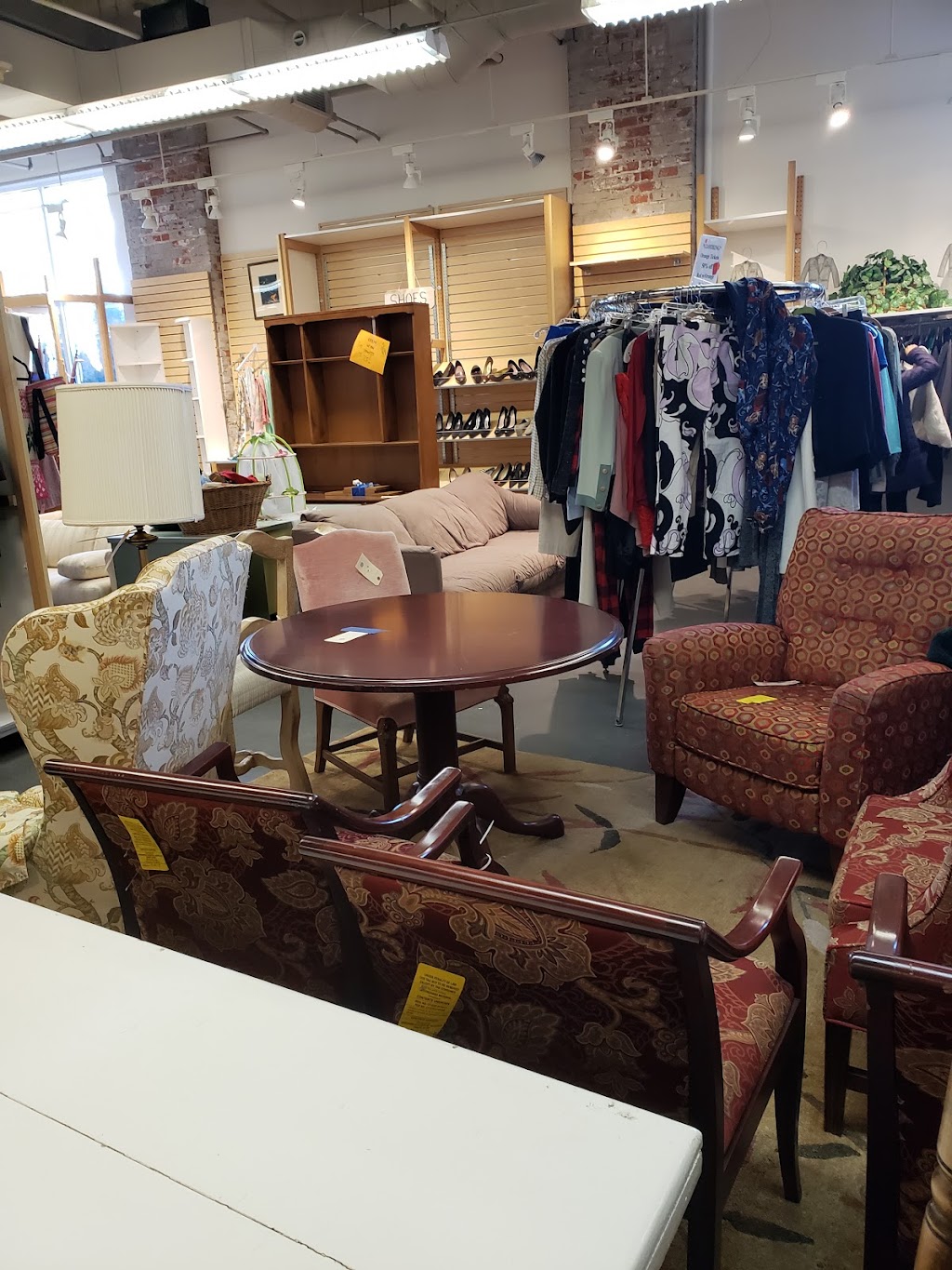 Greenwich Hospital Auxiliary Thrift Shop | 199 Hamilton Ave, Greenwich, CT 06830 | Phone: (203) 863-3933