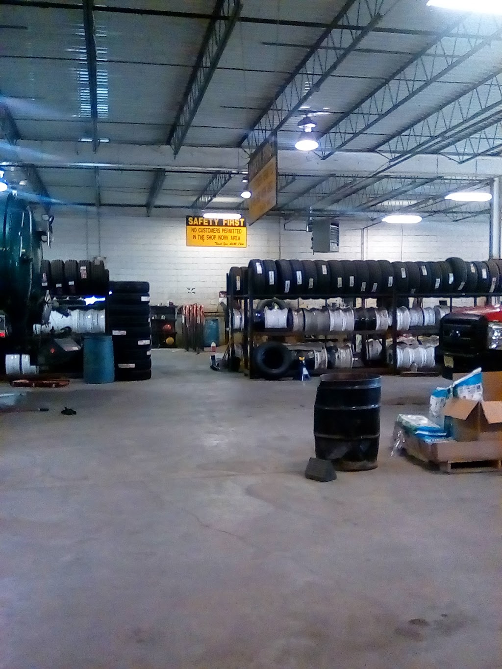 A & M Truck Tire Services | 612 William Leigh Dr, Tullytown, PA 19007 | Phone: (215) 547-9442