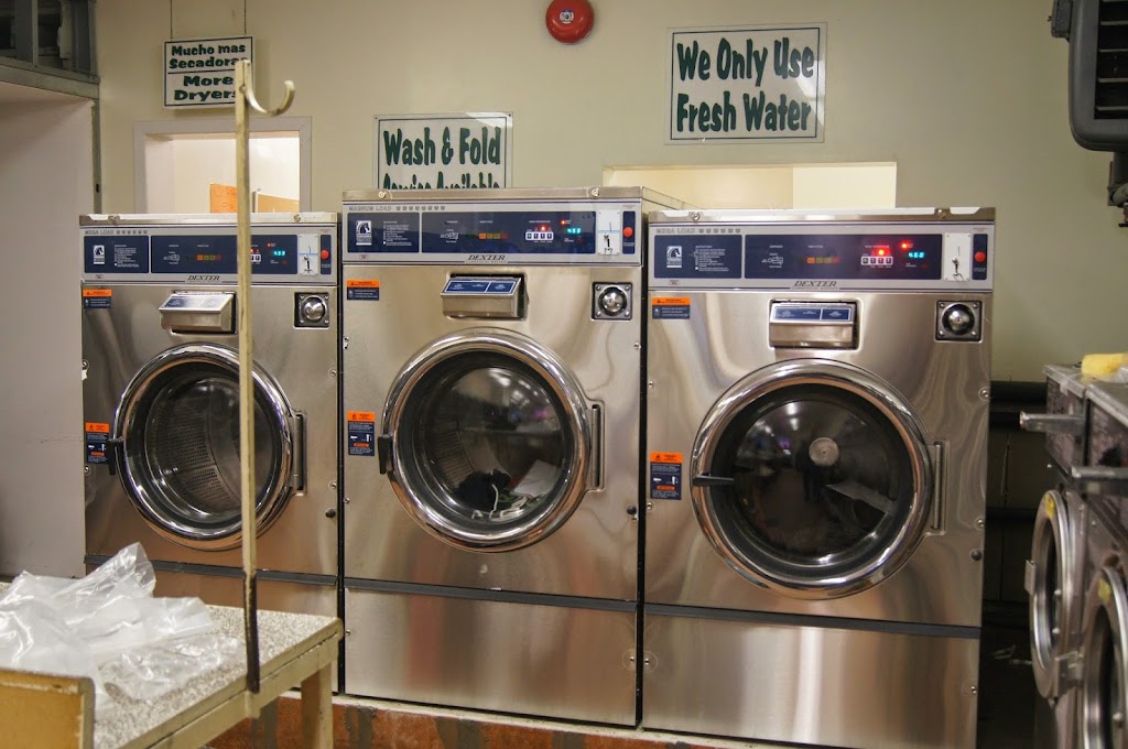 Center Moriches Laundromat | 165 Main St suite b, Center Moriches, NY 11934 | Phone: (631) 878-7900